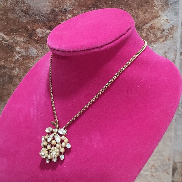 Vintage Clustered Floral Pendant Necklace Gold Tone - Picture 11 of 14